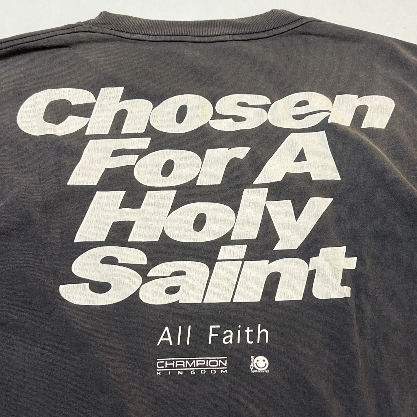 SAINT Mxxxxxx CHOSEN SS TEE/BLK Burst pattern/fingerprint print Chosen Tee Washed black S-XL Look for cylindrical fabrics without side seams. Don’t buy open-width fabrics anymore. It’s boring. Assute garment dyeing. Spray the whole piece with Ma Liu. Re-spray heavy fade. Collar and cuffs are frayed. Many places are broken. Authentic grade printing restored. Original consistent main mark/wash mark/with little angel anti-counterfeiting label.